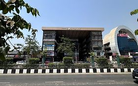 Hotel Gokul Solitaire, Surat